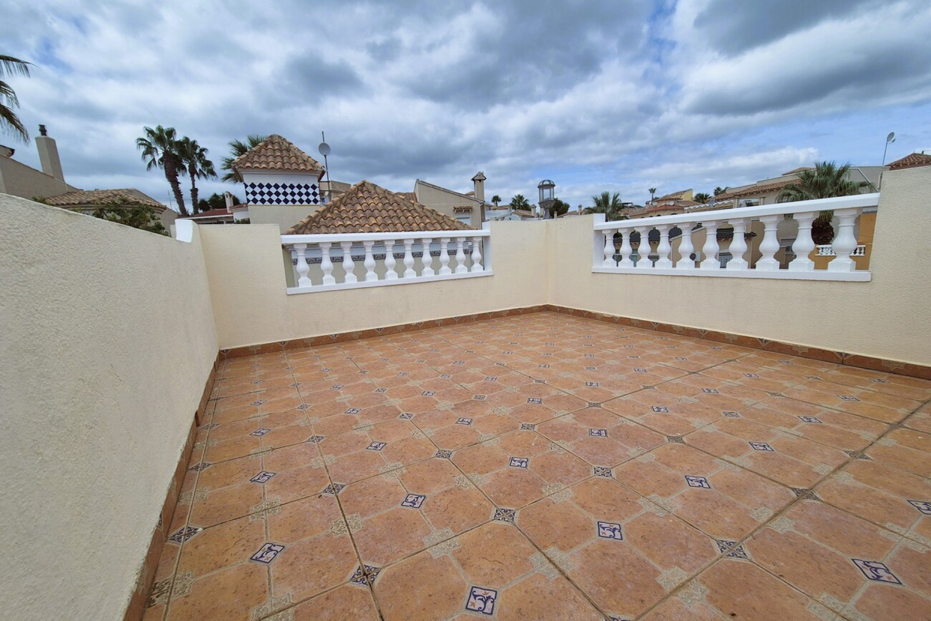 Återförsäljning - Villa -
Villamartin - Costa Blanca