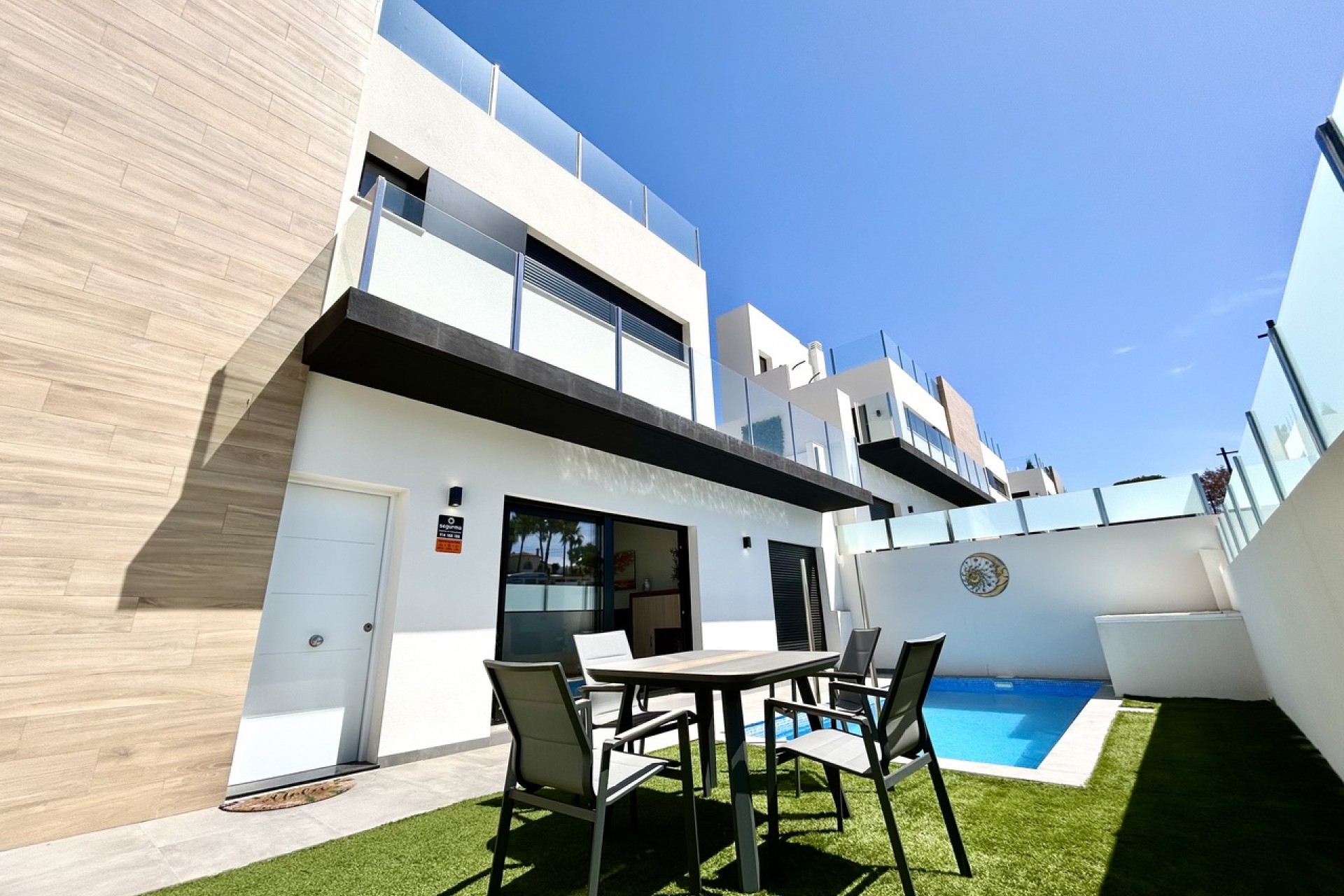 Återförsäljning - Villa -
Villamartin - Costa Blanca