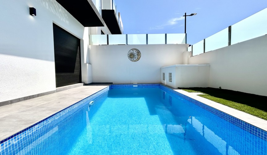 Återförsäljning - Villa -
Villamartin - Costa Blanca