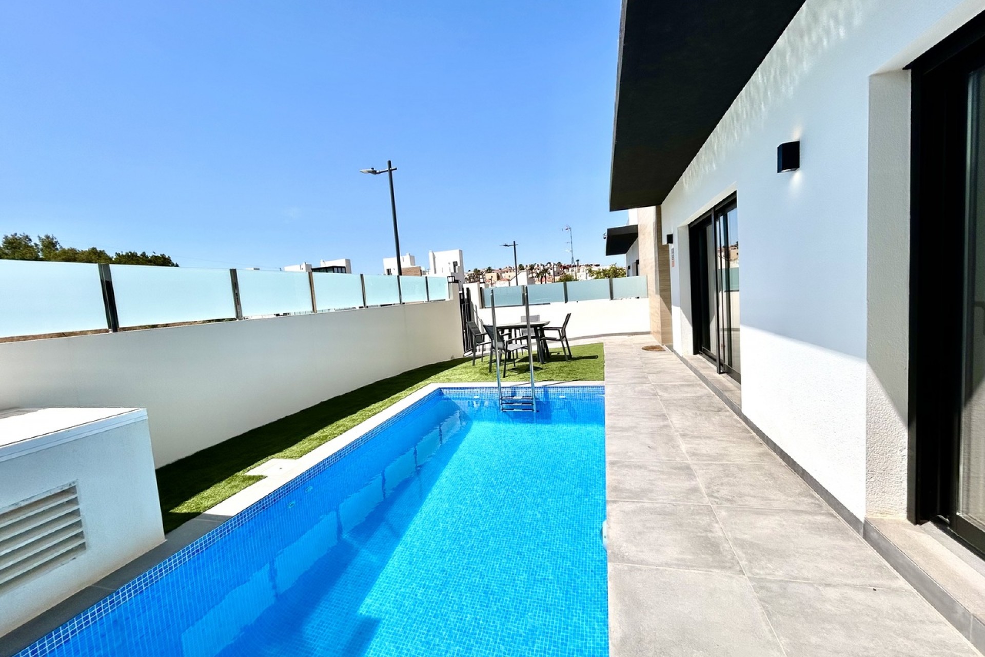 Återförsäljning - Villa -
Villamartin - Costa Blanca