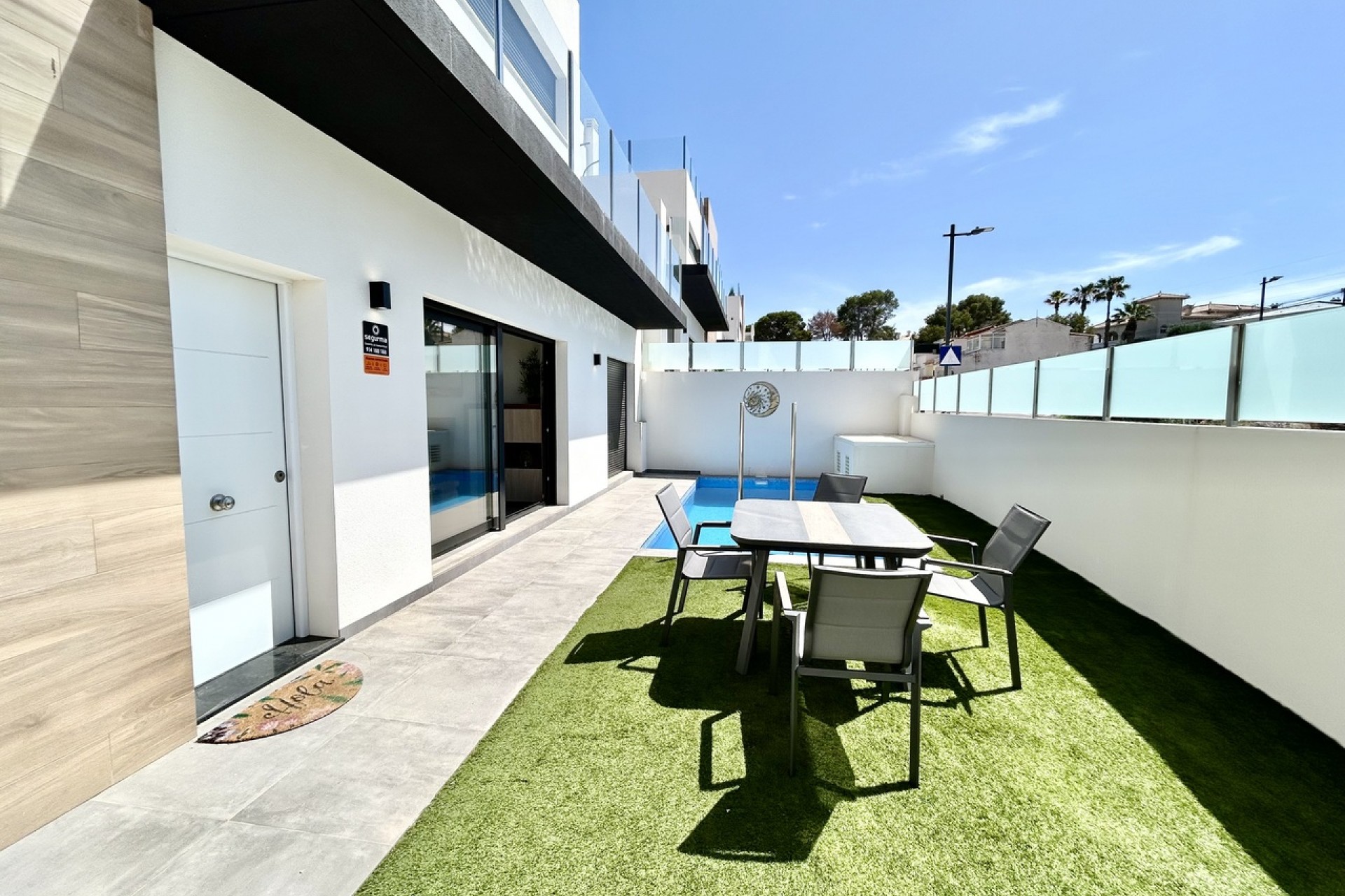 Återförsäljning - Villa -
Villamartin - Costa Blanca