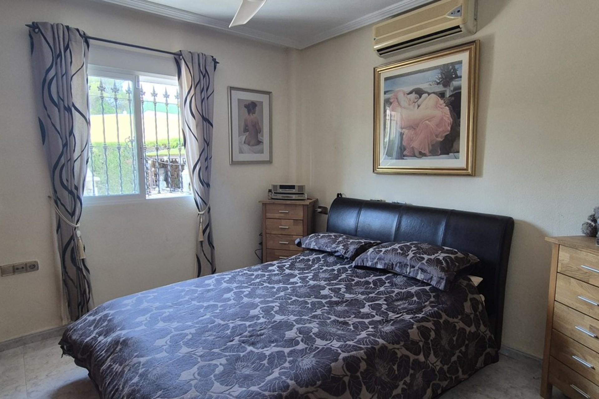 Återförsäljning - Villa -
Villamartin - Costa Blanca
