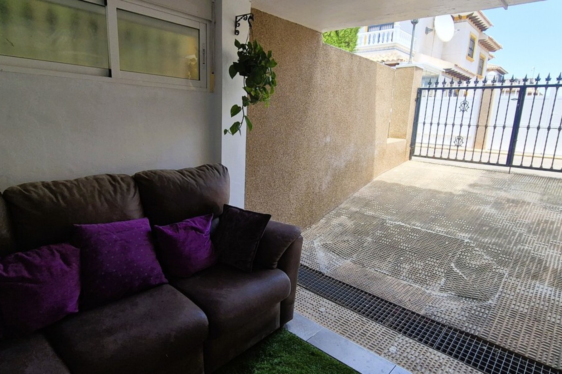 Återförsäljning - Villa -
Villamartin - Costa Blanca
