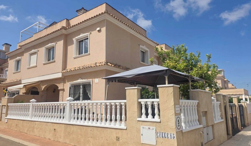 Återförsäljning - Villa -
Villamartin - Costa Blanca