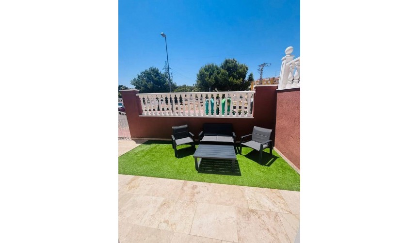Återförsäljning - Villa -
Villamartin - Costa Blanca