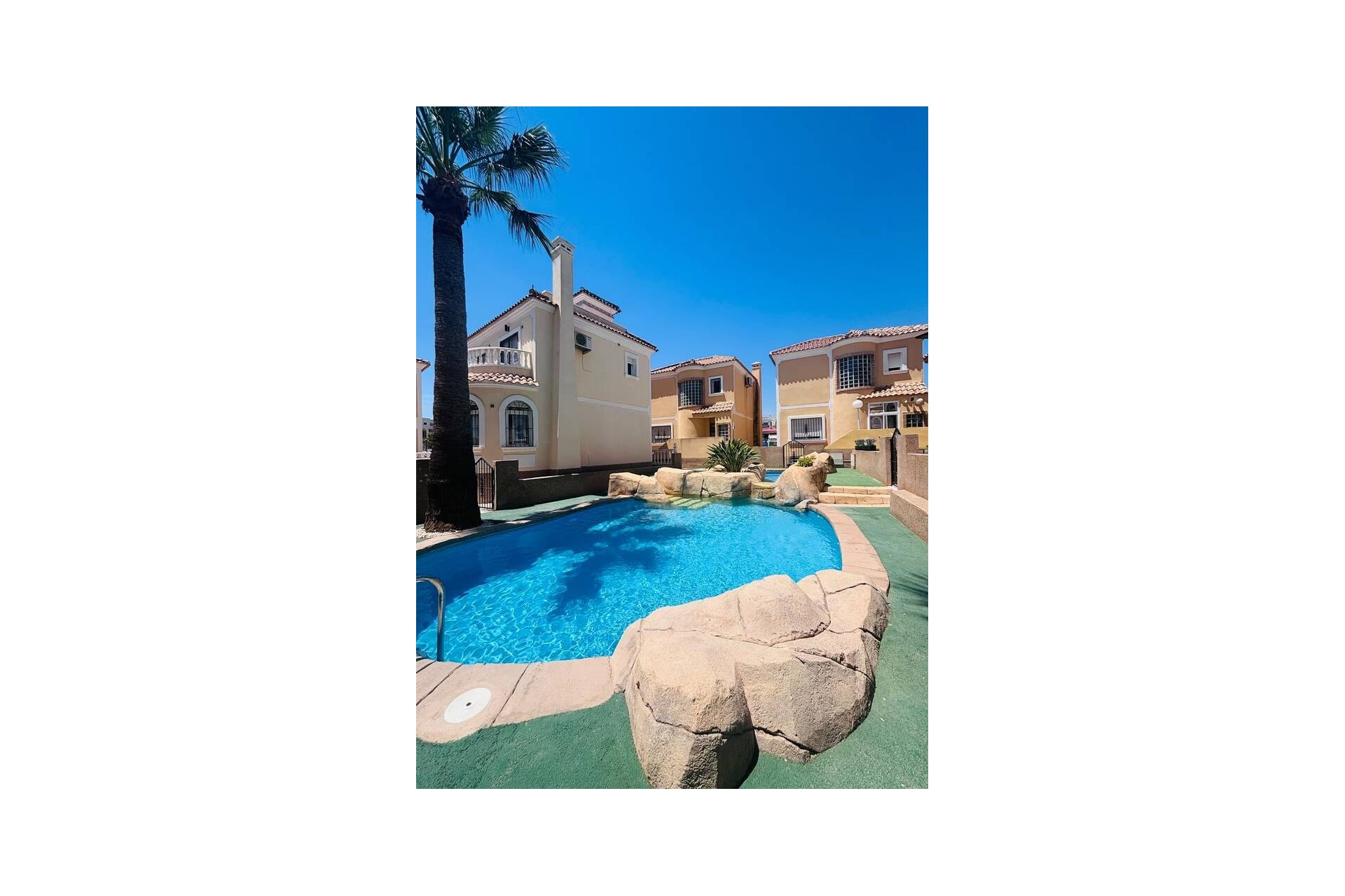 Återförsäljning - Villa -
Villamartin - Costa Blanca