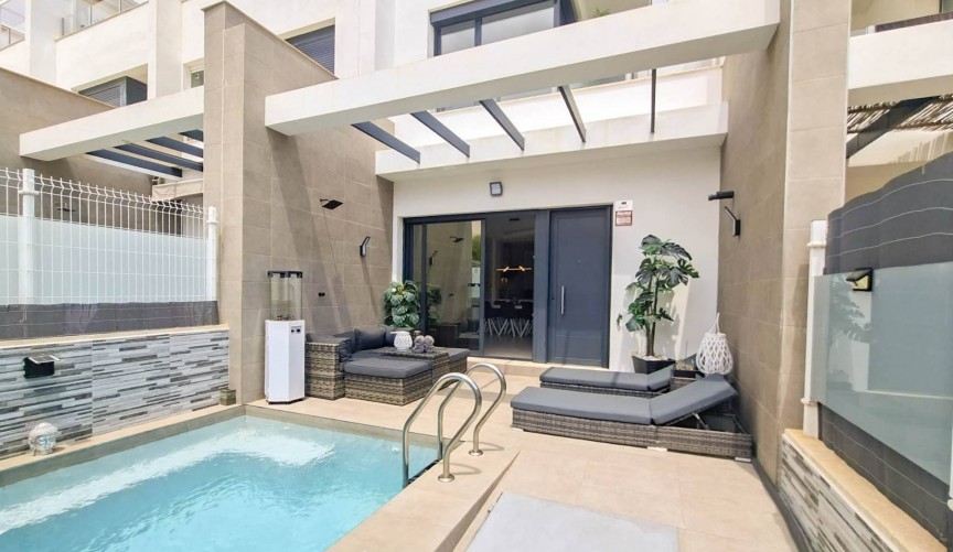 Återförsäljning - Villa -
Villamartin - Costa Blanca