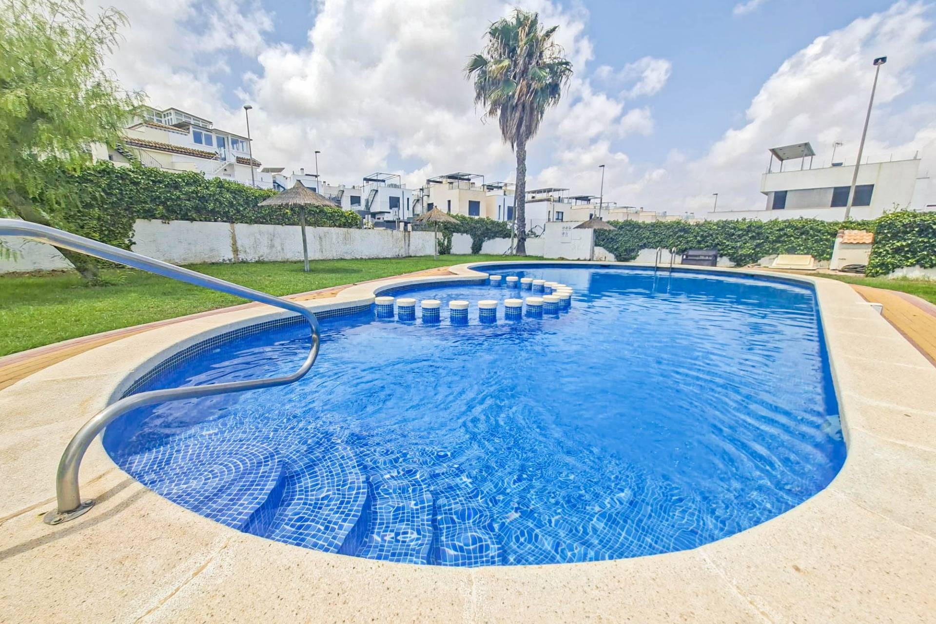 Återförsäljning - Villa -
Villamartin - Costa Blanca