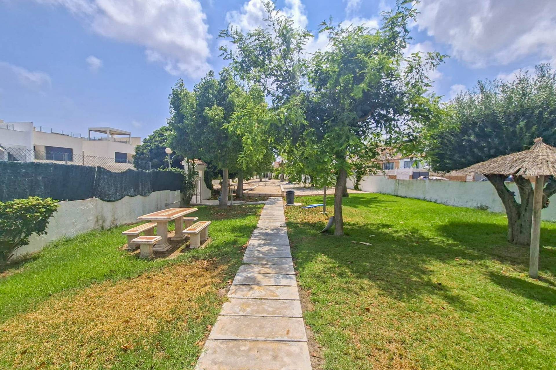 Återförsäljning - Villa -
Villamartin - Costa Blanca