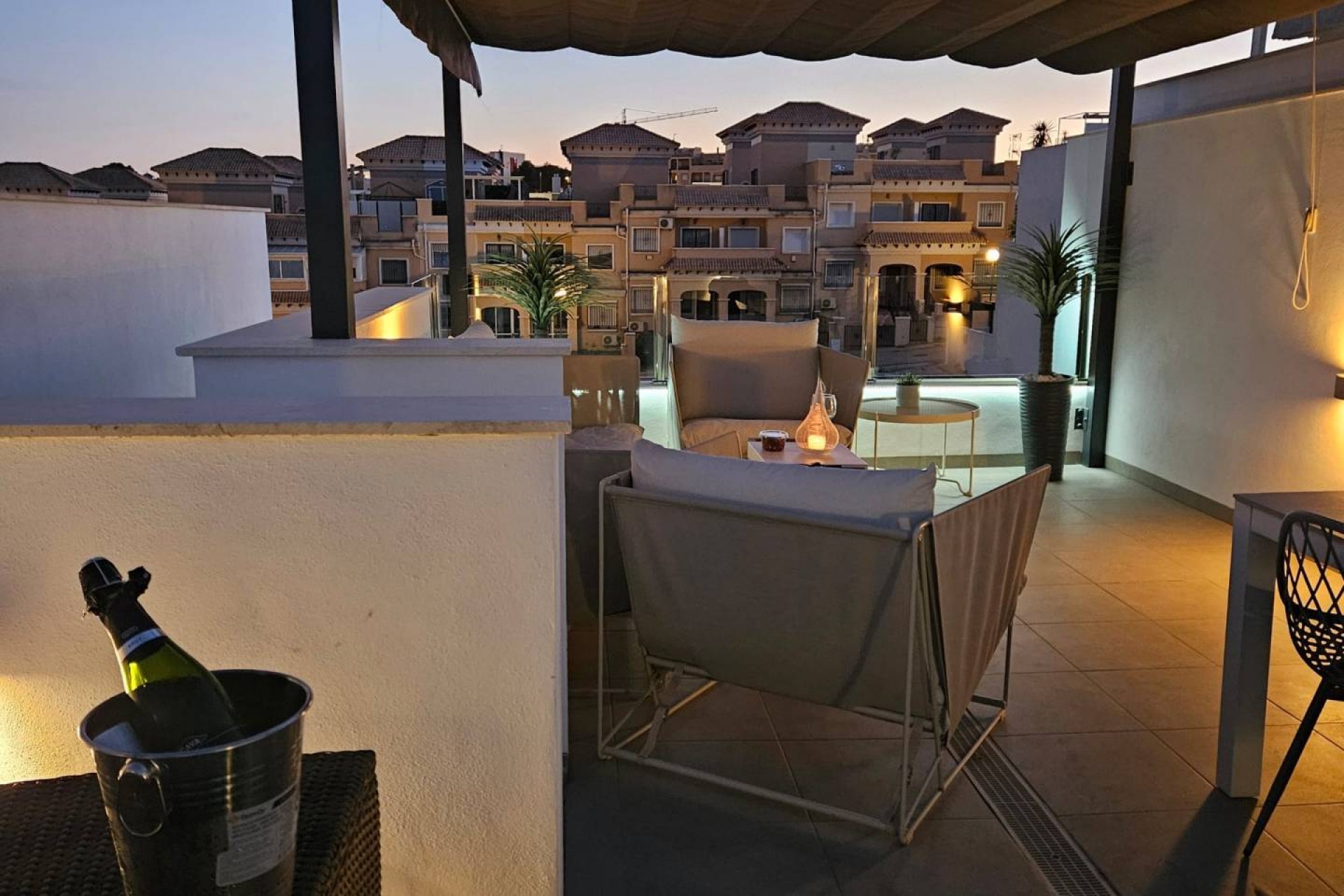 Återförsäljning - Villa -
Villamartin - Costa Blanca
