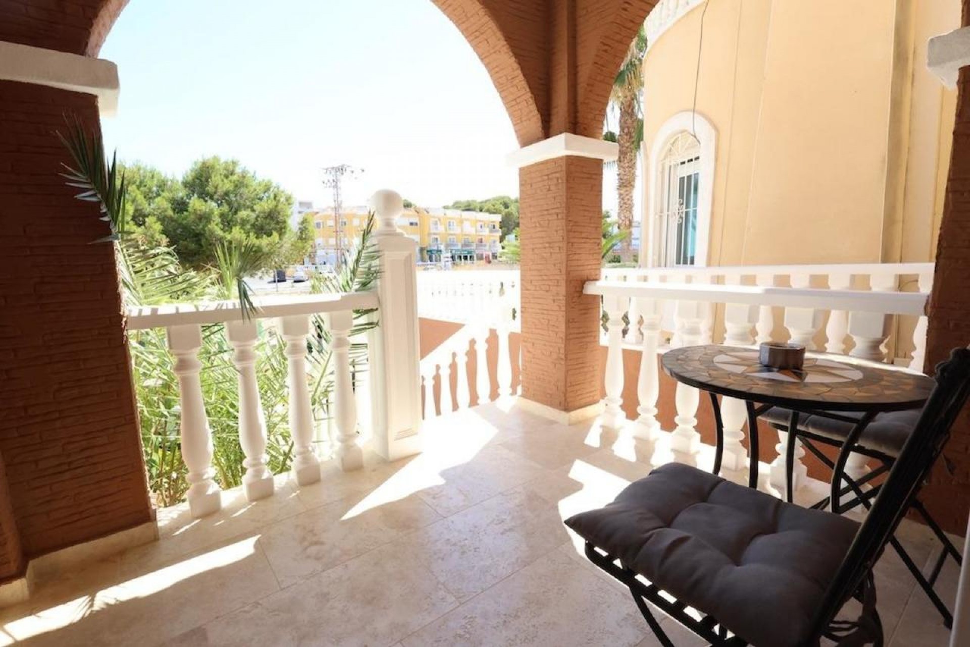 Återförsäljning - Villa -
Villamartin - Costa Blanca