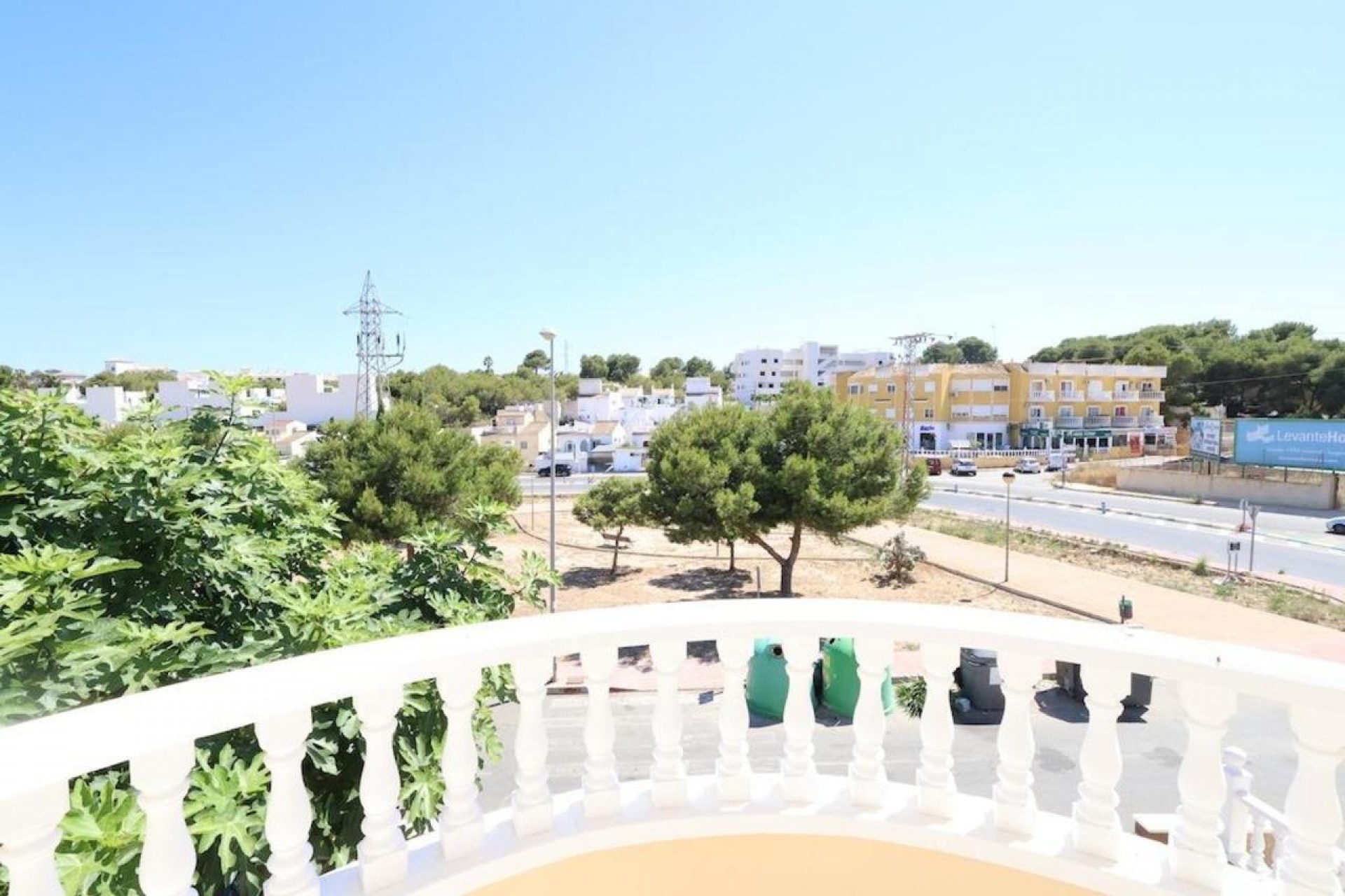 Återförsäljning - Villa -
Villamartin - Costa Blanca
