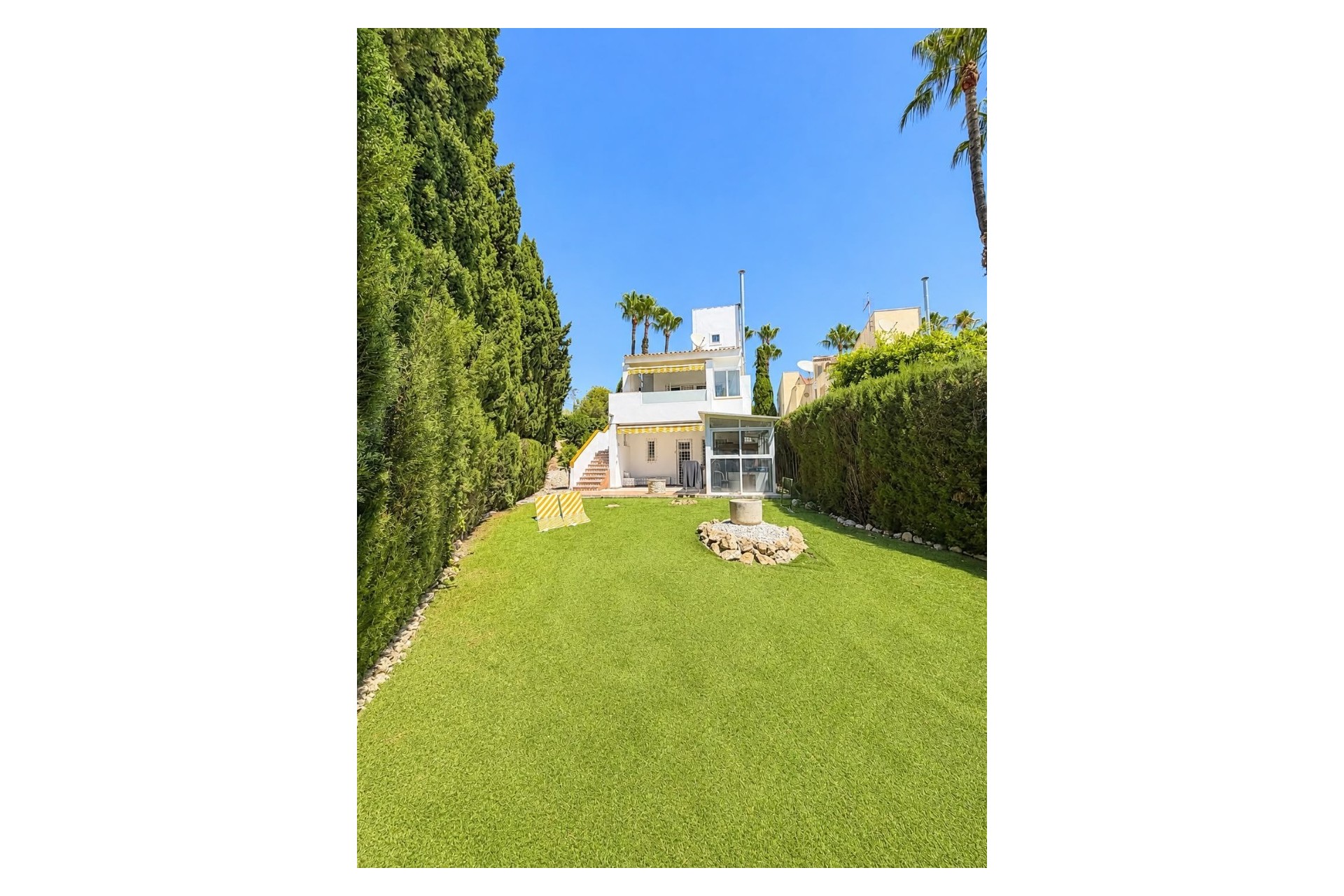 Återförsäljning - Villa -
Villamartin - Costa Blanca