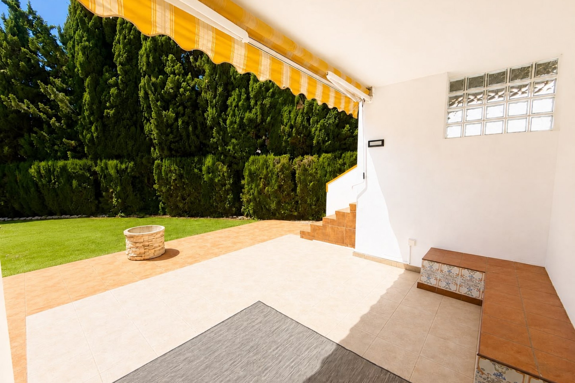 Återförsäljning - Villa -
Villamartin - Costa Blanca