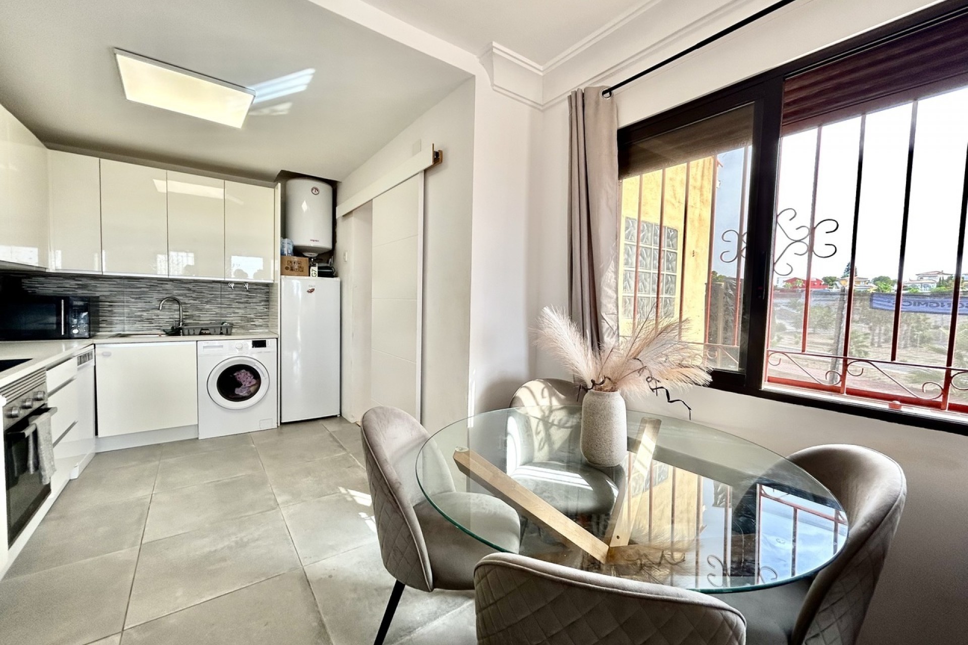 Återförsäljning - Villa -
Villamartin - Costa Blanca