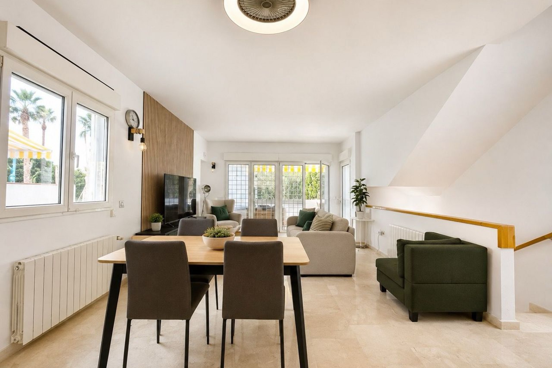 Återförsäljning - Villa -
Villamartin - Costa Blanca