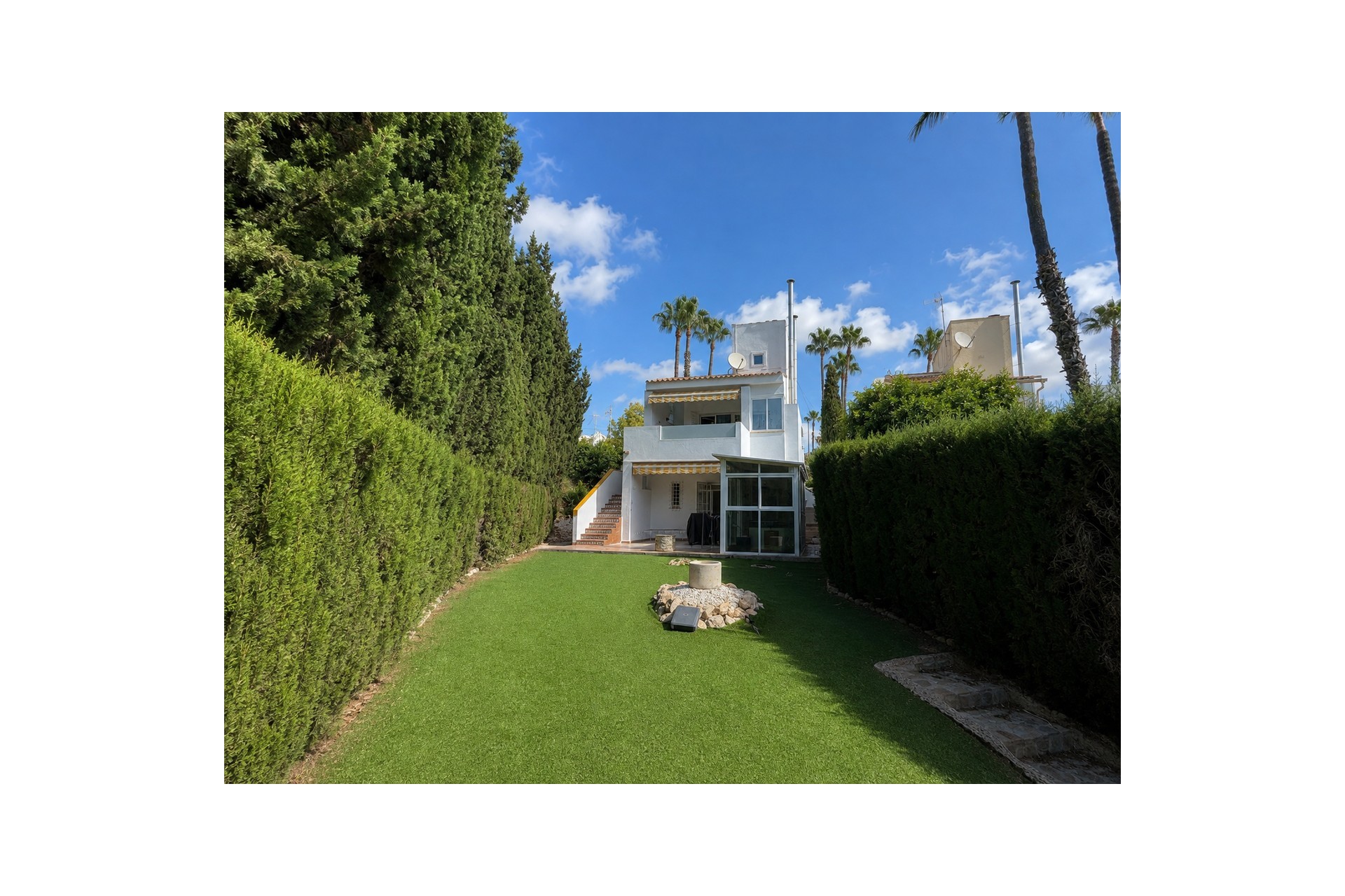 Återförsäljning - Villa -
Villamartin - Costa Blanca