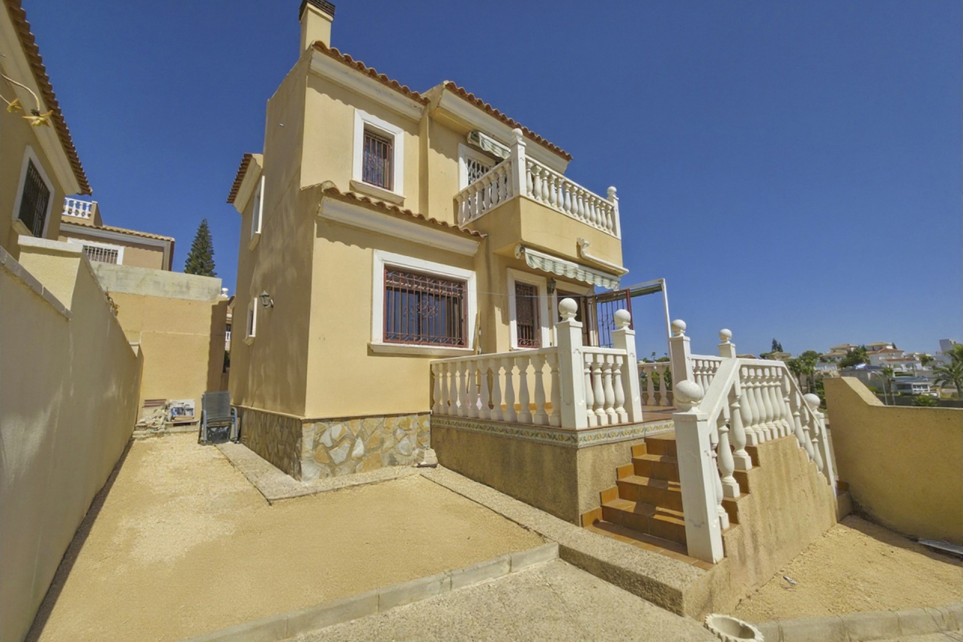 Återförsäljning - Villa -
Villamartin - Costa Blanca