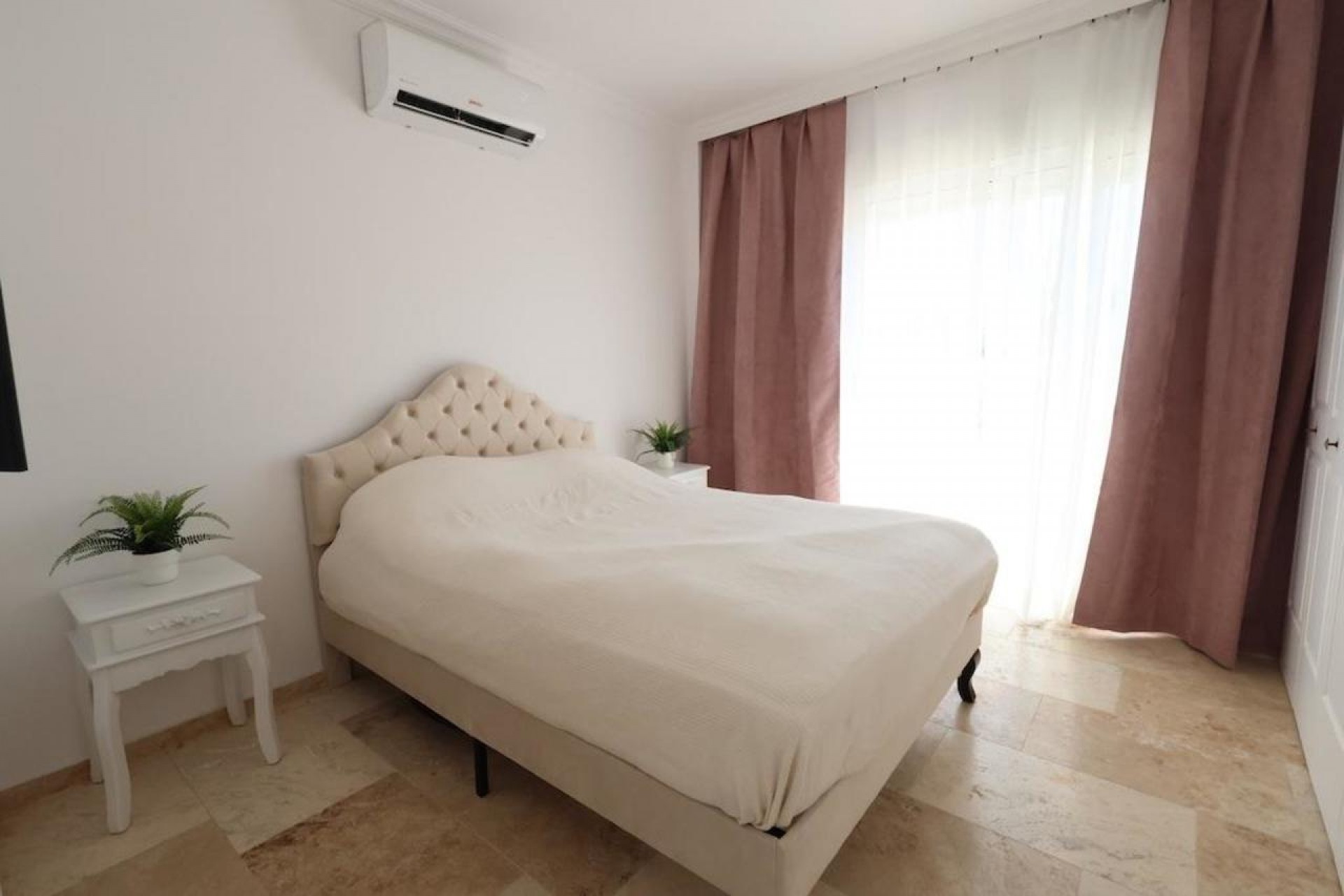 Återförsäljning - Villa -
Villamartin - Costa Blanca