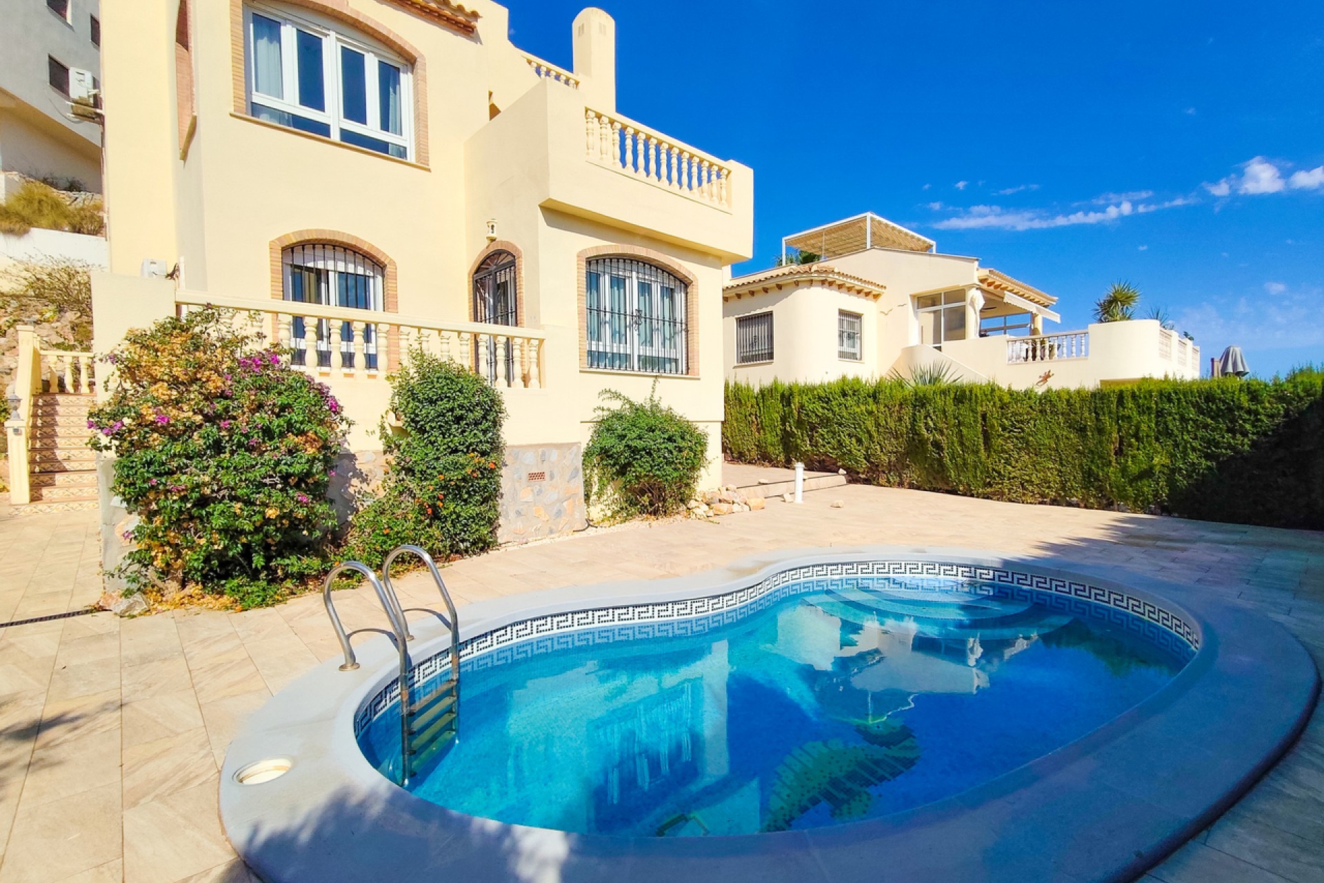 Återförsäljning - Villa -
Villamartin - Costa Blanca