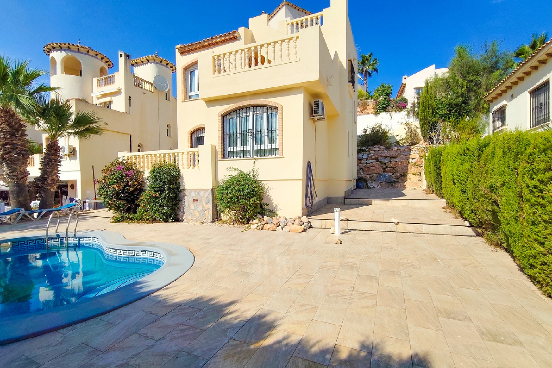 Återförsäljning - Villa -
Villamartin - Costa Blanca