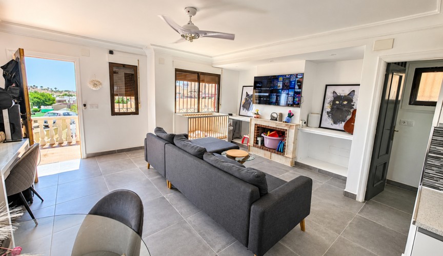 Återförsäljning - Villa -
Villamartin - Costa Blanca