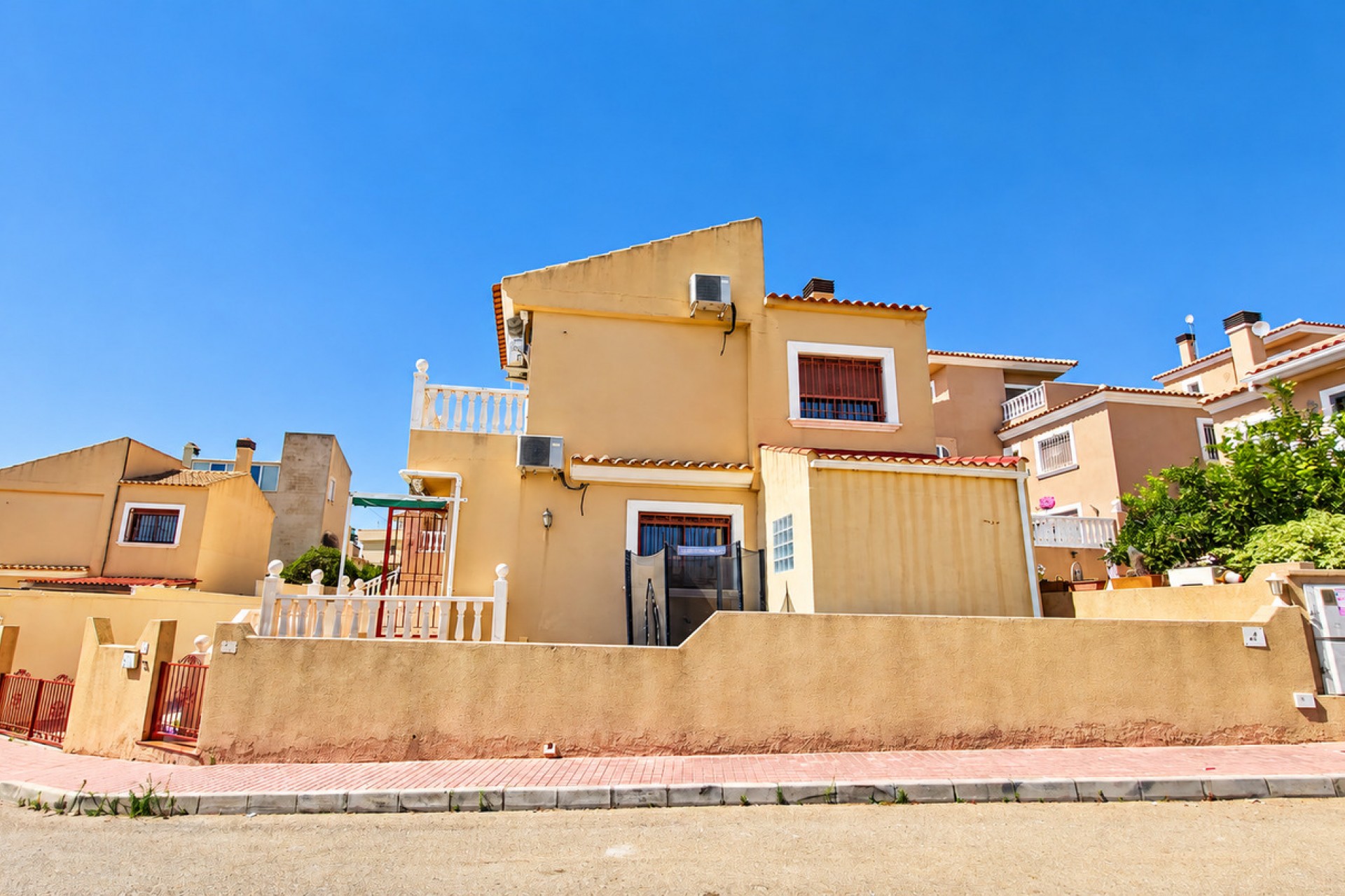 Återförsäljning - Villa -
Villamartin - Costa Blanca