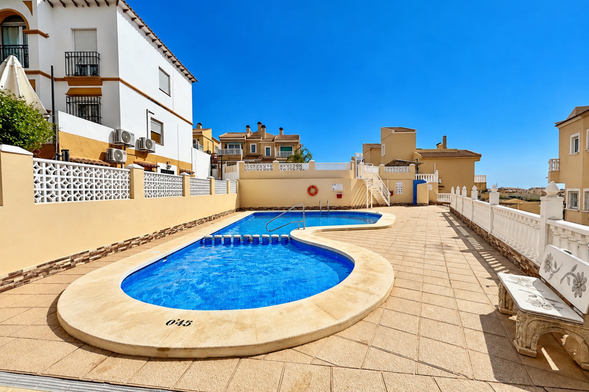 Återförsäljning - Villa -
Villamartin - Costa Blanca