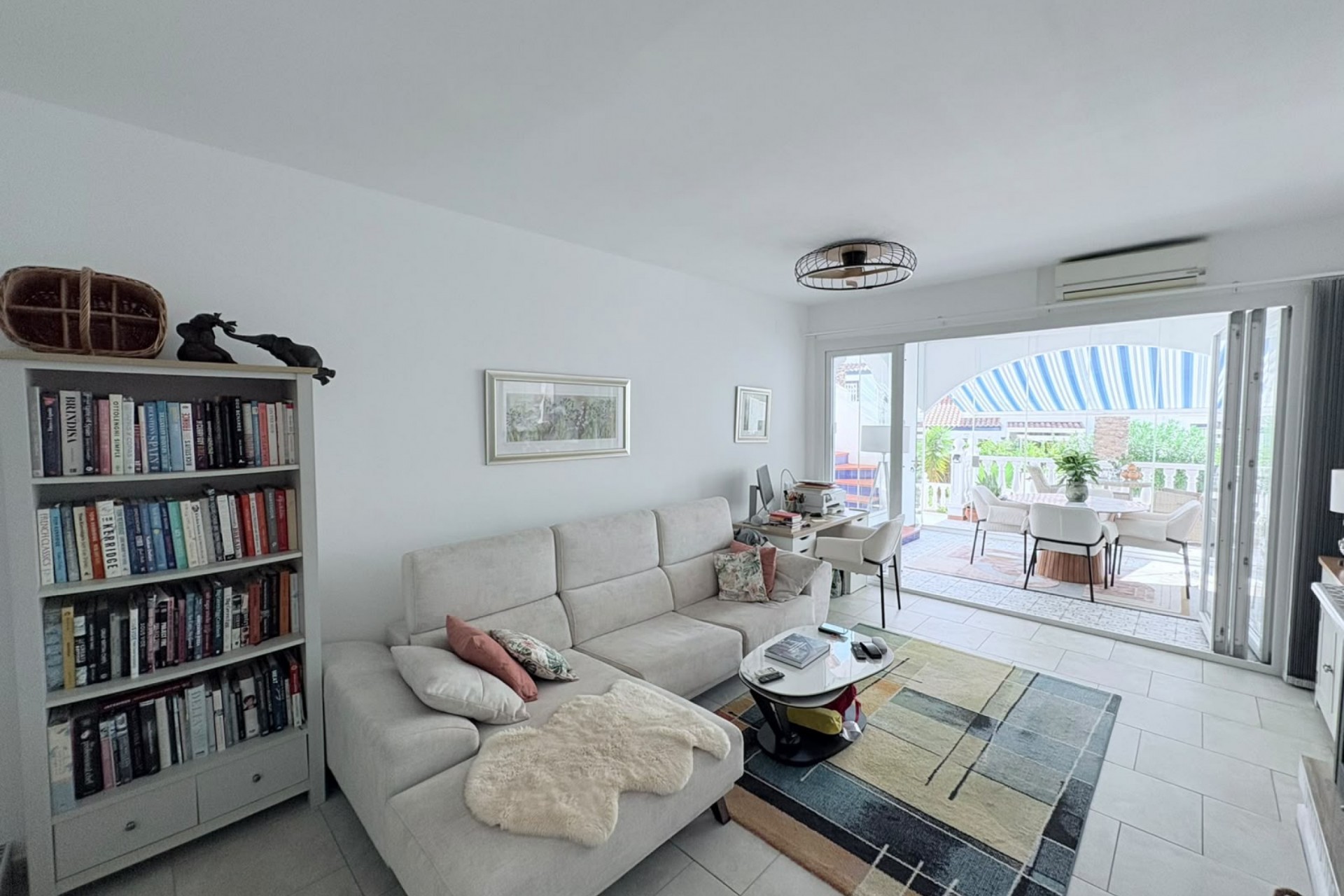 Återförsäljning - Villa -
Villamartin - Costa Blanca