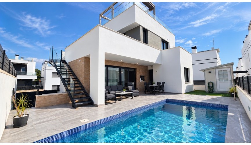 Återförsäljning - Villa -
Villamartin - Costa Blanca