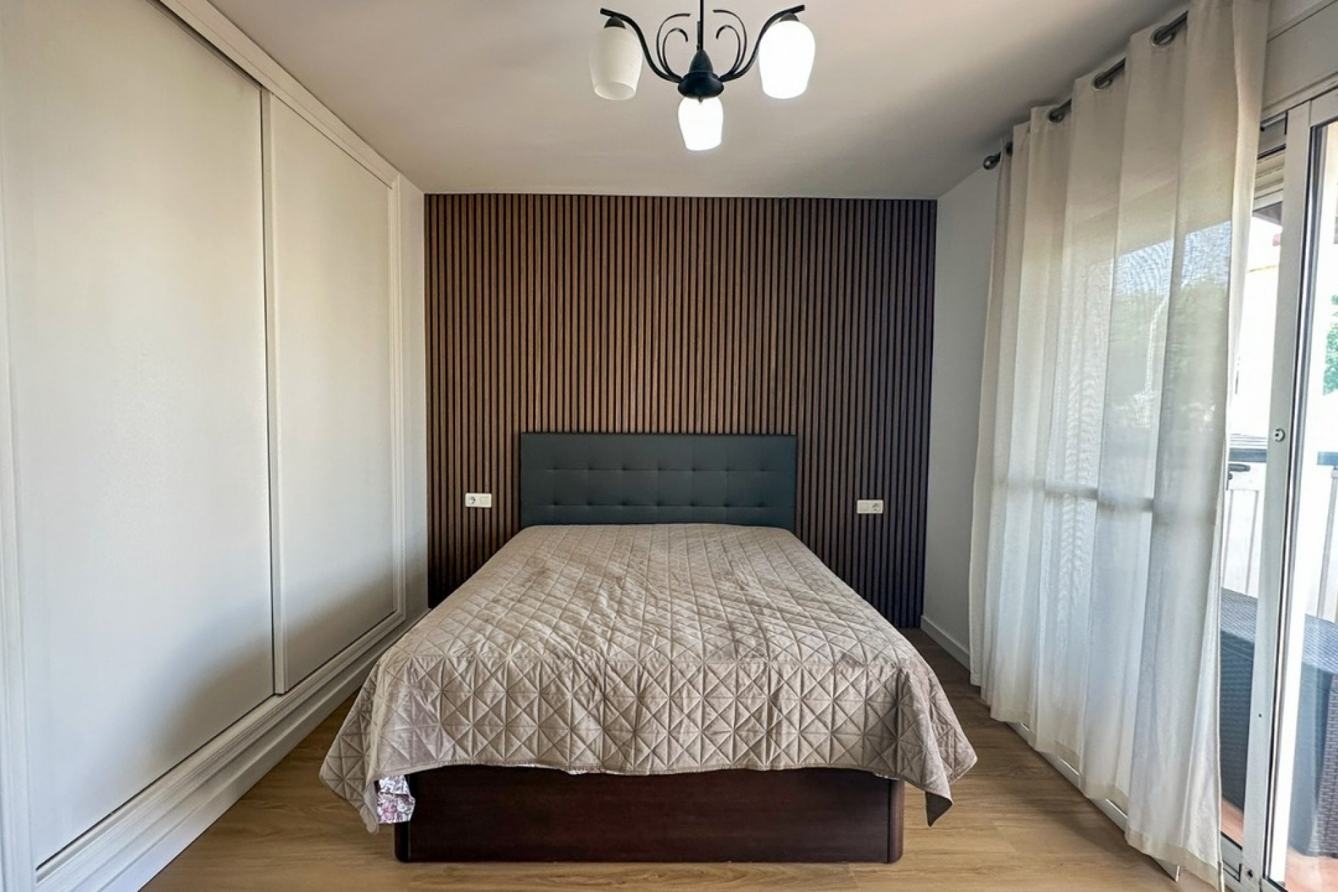 Återförsäljning - Villa -
Villamartin - Costa Blanca