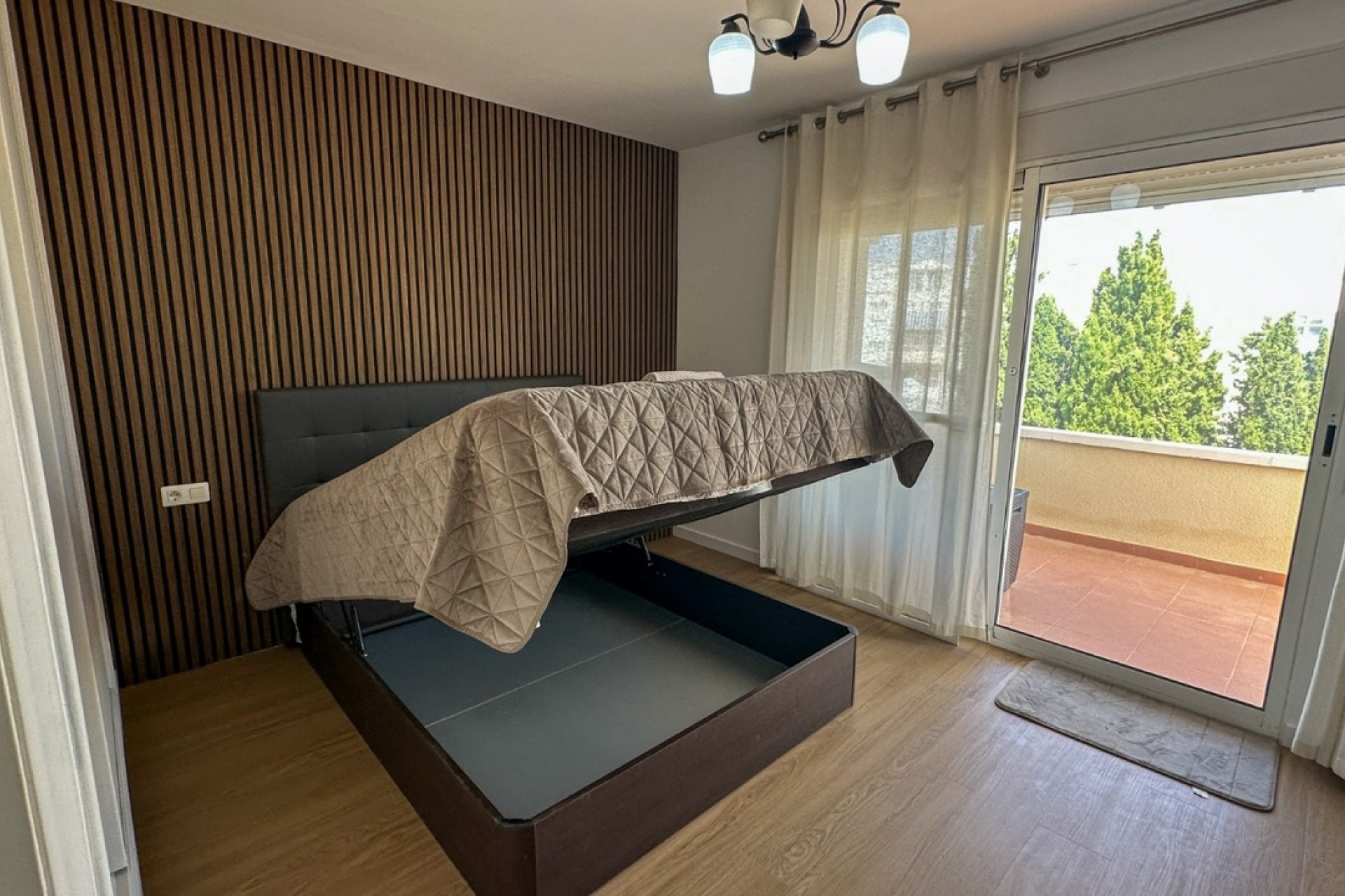Återförsäljning - Villa -
Villamartin - Costa Blanca