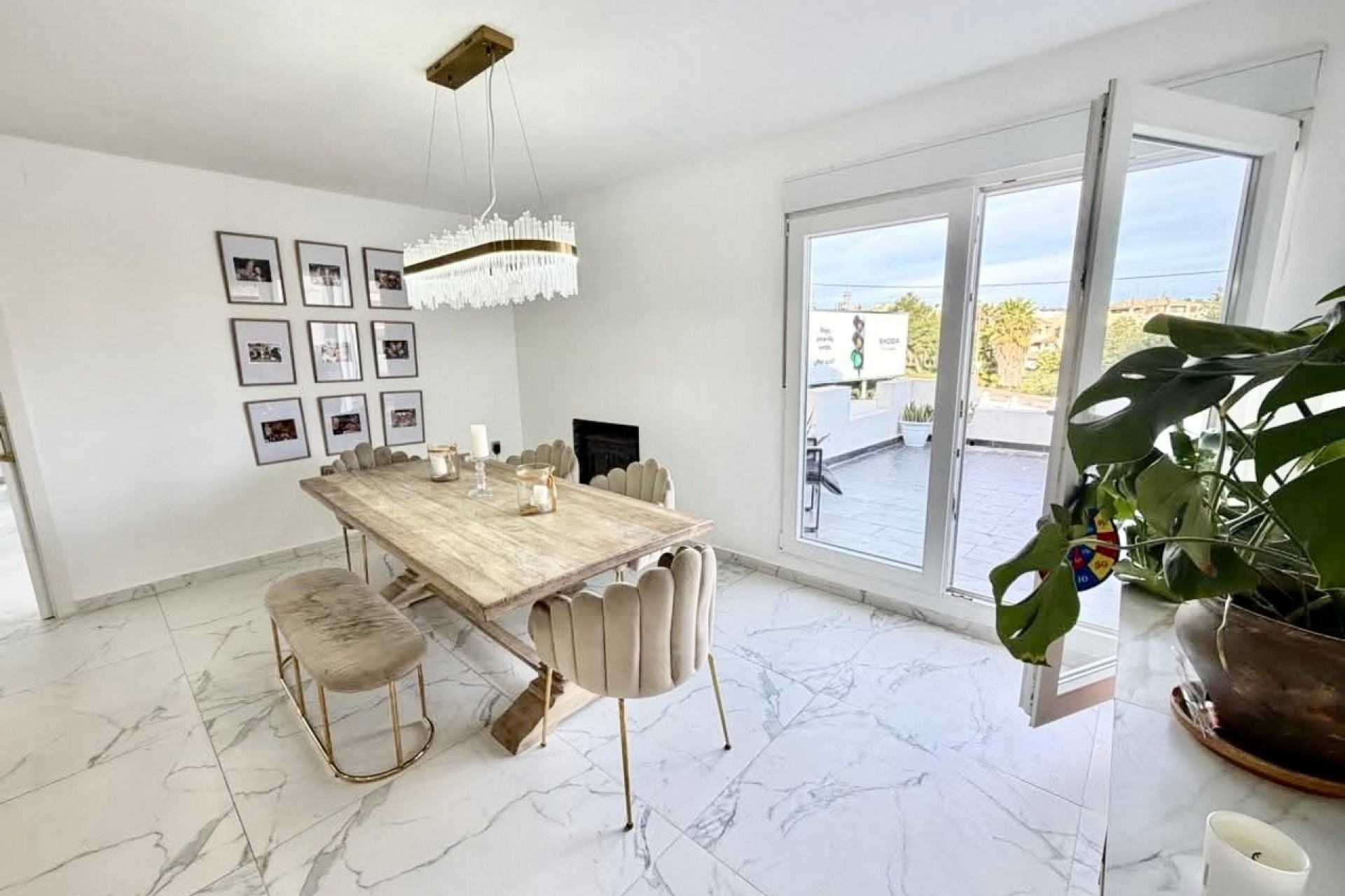 Återförsäljning - Villa -
Villamartin - Costa Blanca