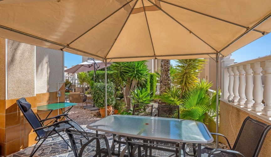 Återförsäljning - Villa -
Villamartin - Costa Blanca