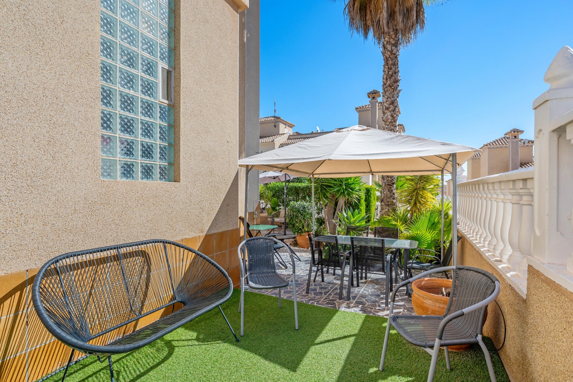 Återförsäljning - Villa -
Villamartin - Costa Blanca