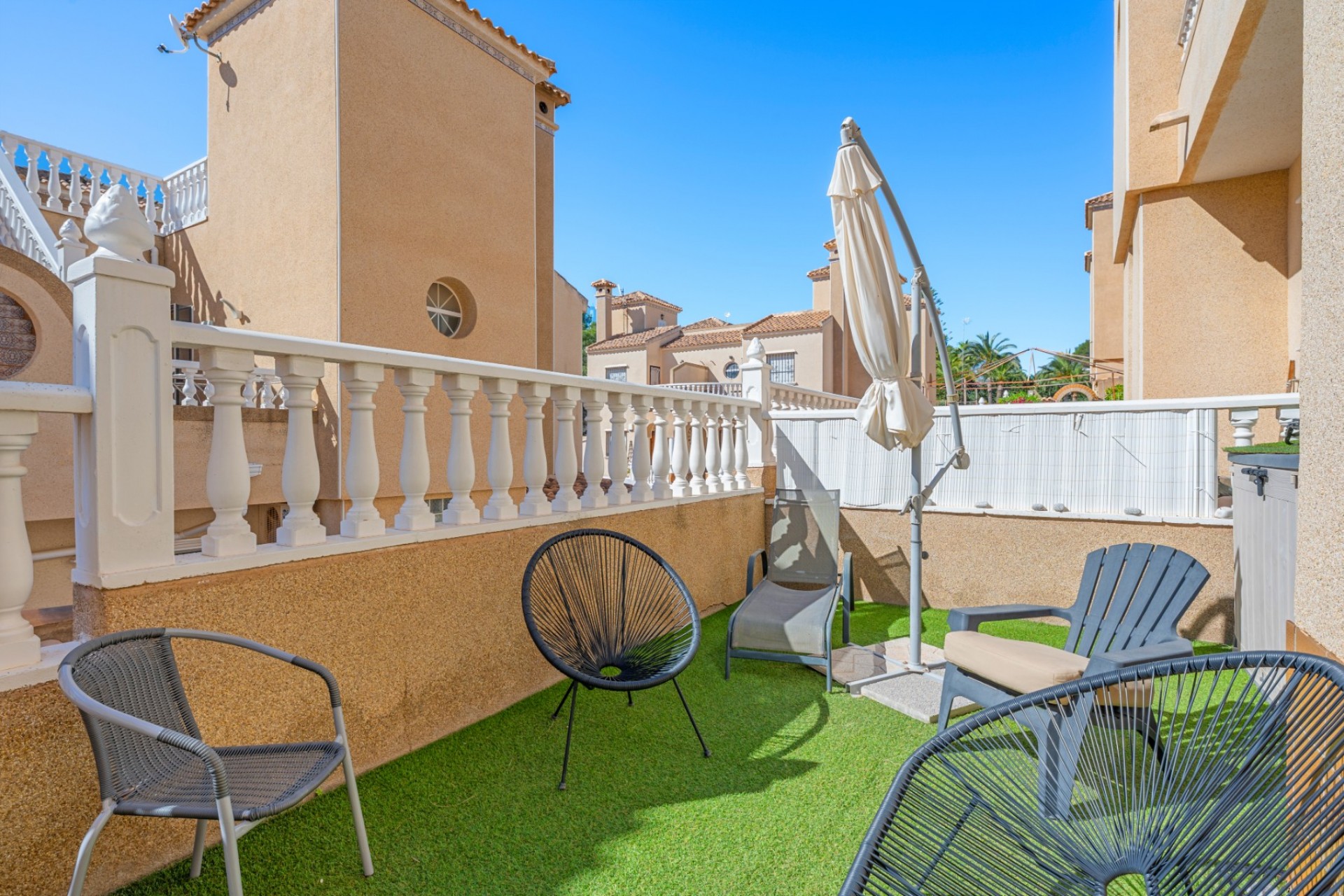 Återförsäljning - Villa -
Villamartin - Costa Blanca