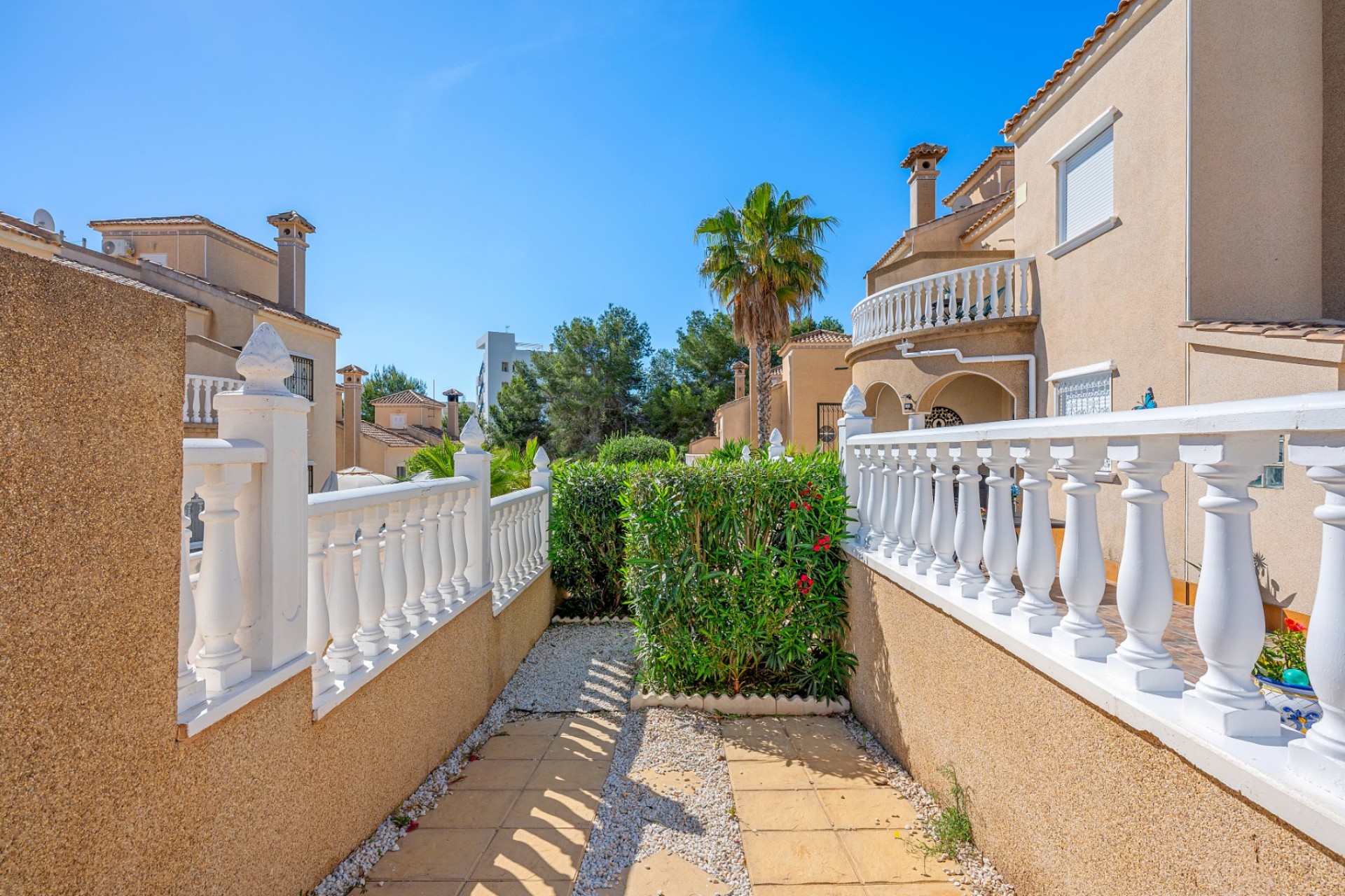 Återförsäljning - Villa -
Villamartin - Costa Blanca
