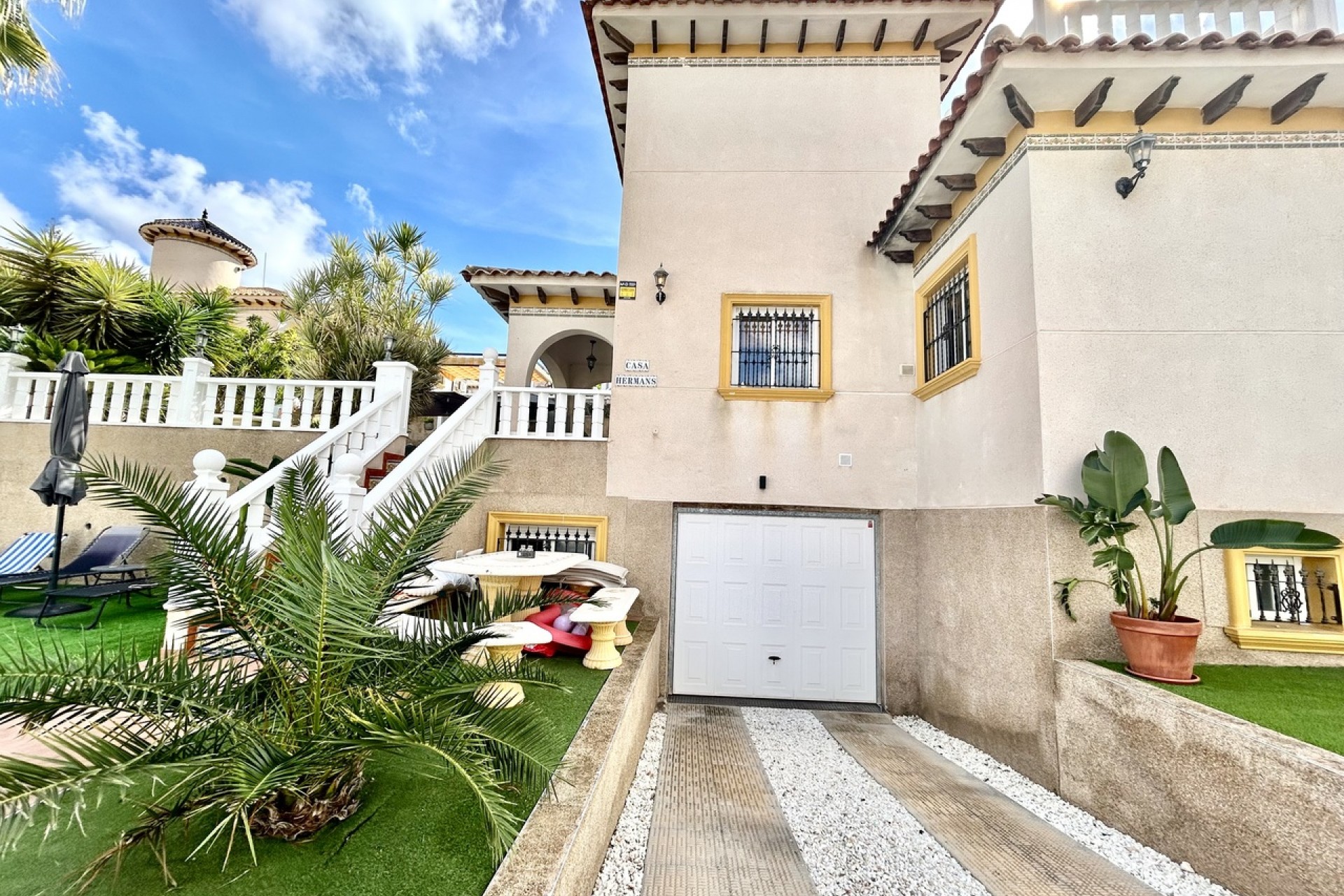 Återförsäljning - Villa -
Villamartin - Costa Blanca