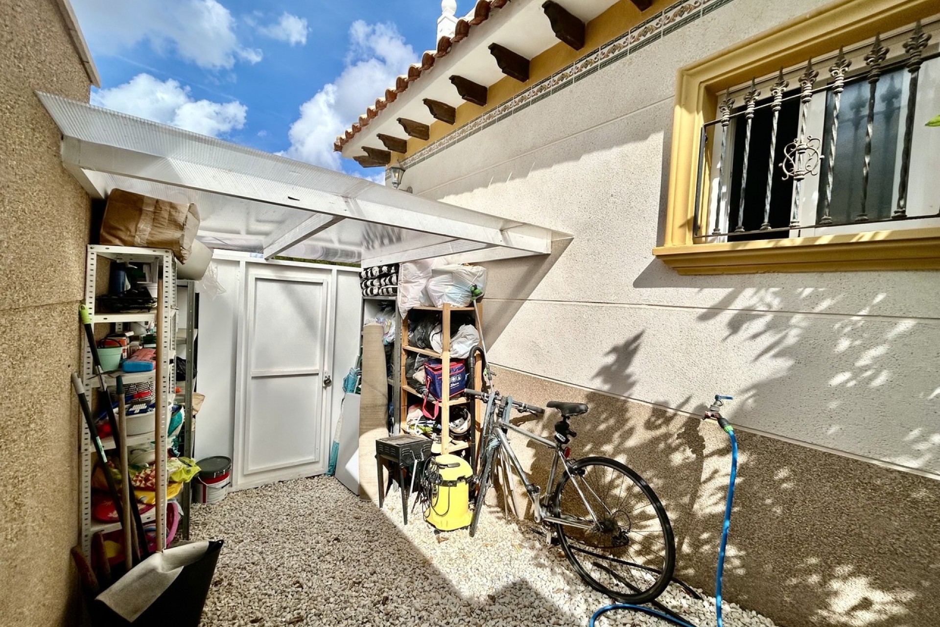 Återförsäljning - Villa -
Villamartin - Costa Blanca