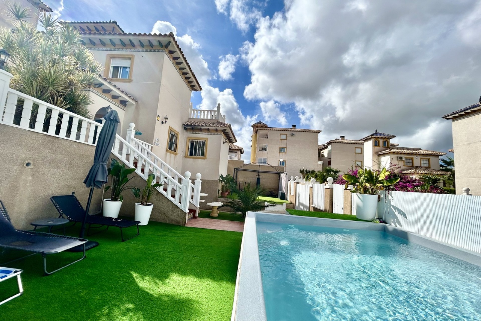 Återförsäljning - Villa -
Villamartin - Costa Blanca