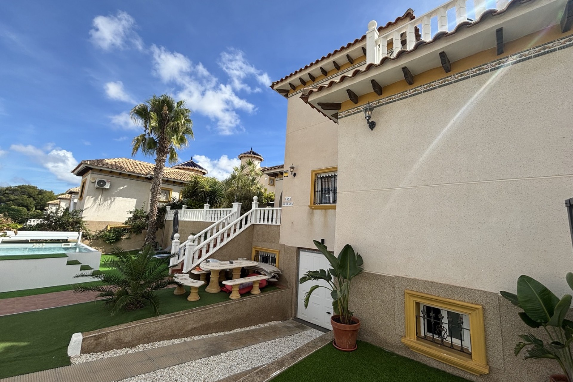 Återförsäljning - Villa -
Villamartin - Costa Blanca