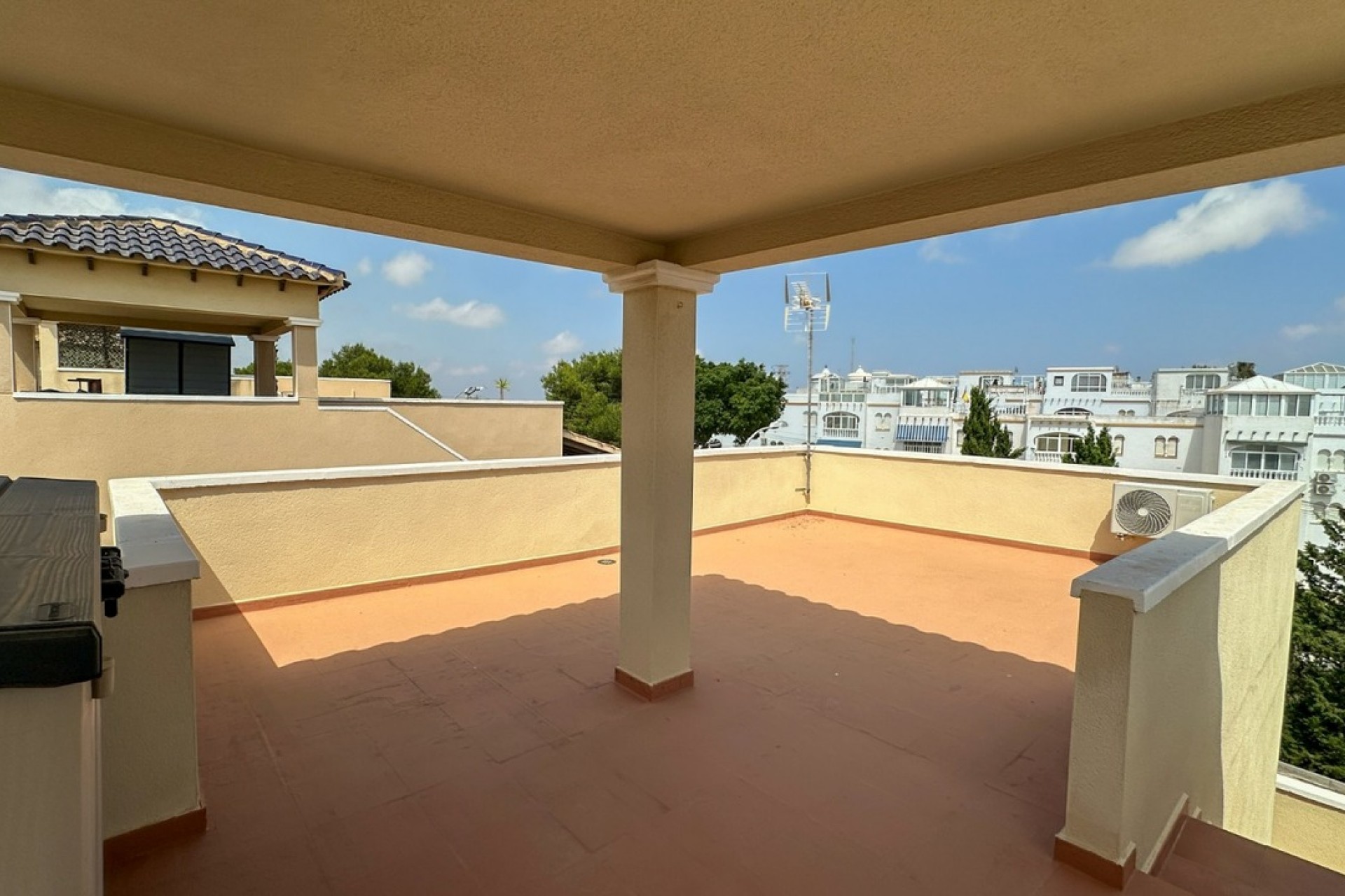 Återförsäljning - Villa -
Villamartin - Costa Blanca
