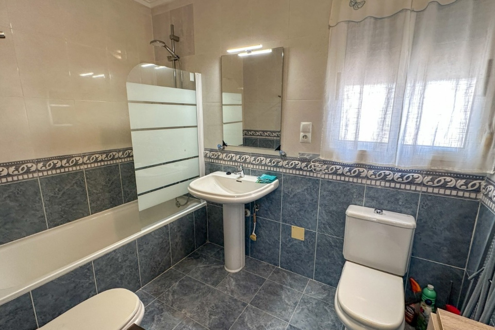 Återförsäljning - Villa -
Villamartin - Costa Blanca