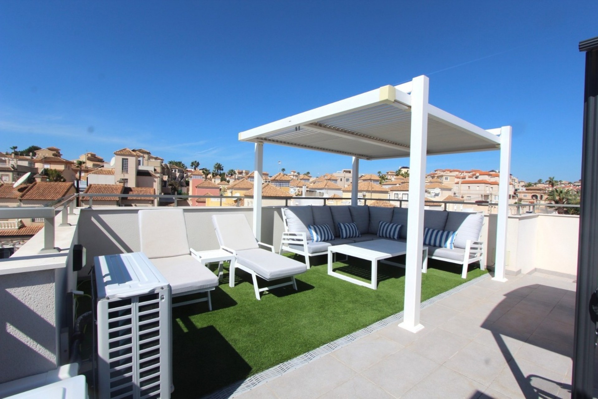 Återförsäljning - Villa -
Villamartin - El Galan