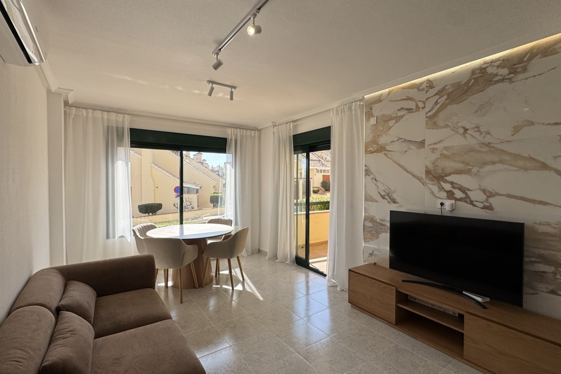 Brukt - Apartment -
Lomas De Campoamor - Costa Blanca