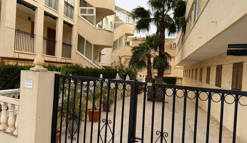 Brukt - Apartment -
Orihuela Costa - La Regia
