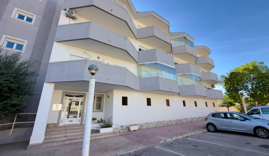 Brukt - Apartment -
Orihuela Costa - La Regia