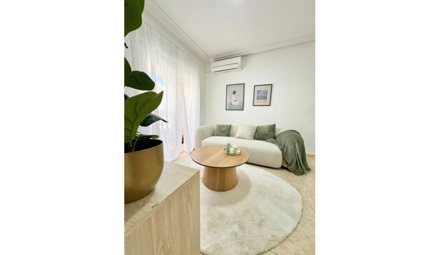 Brukt - Apartment -
Torrevieja - Antonio Machado