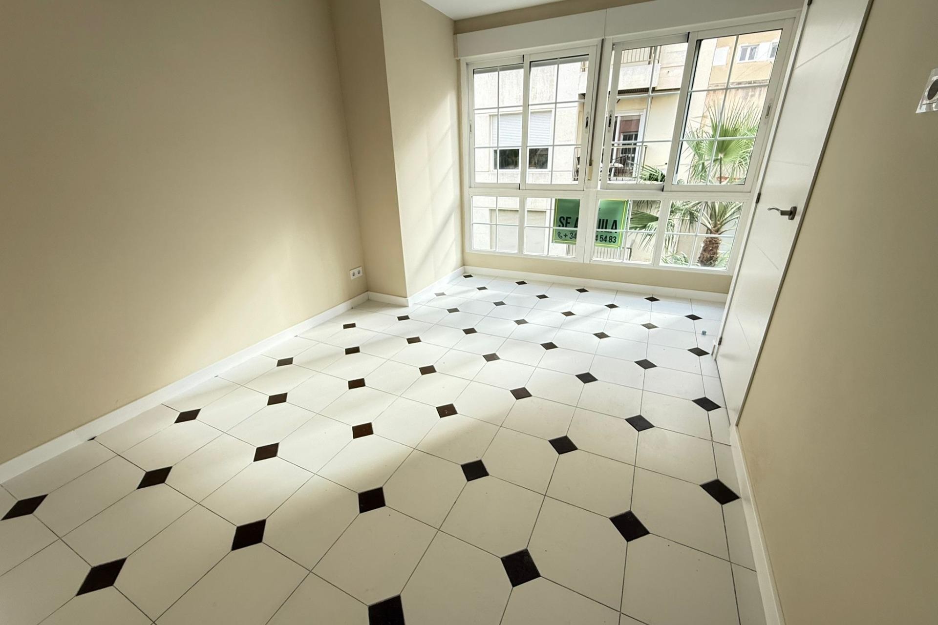 Brukt - Apartment -
Torrevieja - Centro