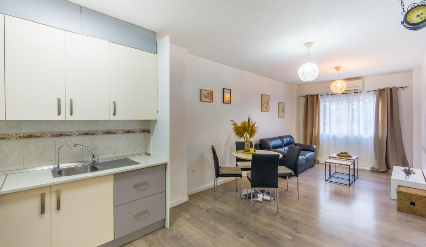 Brukt - Apartment -
Torrevieja - Estacion De Autobuses